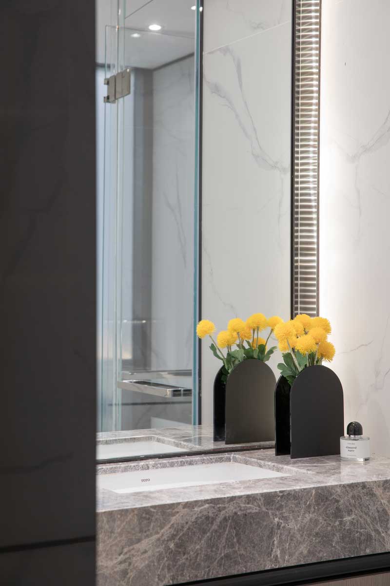 深圳鹽田現(xiàn)代輕奢家居裝修設(shè)計衛(wèi)生間