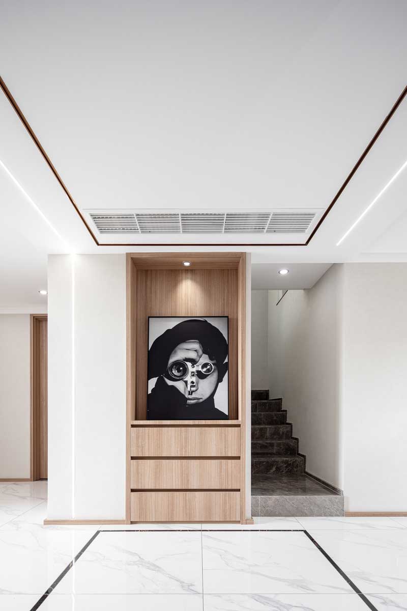 深圳羅湖區(qū)現(xiàn)代輕奢風(fēng)家居裝修設(shè)計樓梯