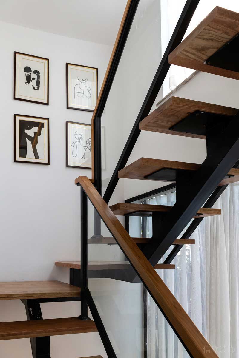 深圳羅湖現(xiàn)代北歐風(fēng)家庭住宅舊房翻新裝修樓梯