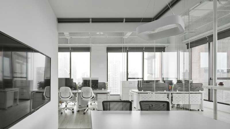 深圳寶安區(qū)淺色系簡約風(fēng)格辦公室裝修辦公區(qū)