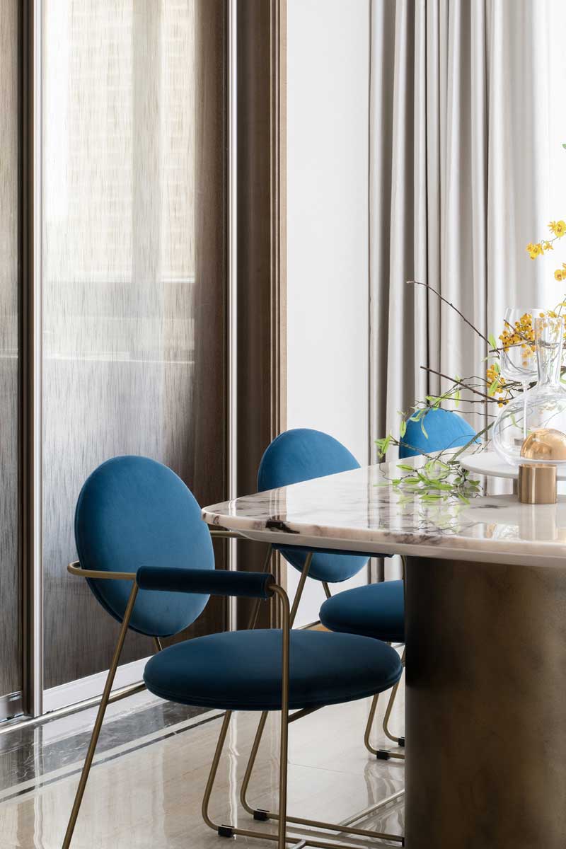 深圳羅湖萬(wàn)科三居室輕奢風(fēng)格樣板房設(shè)計(jì)案例餐椅