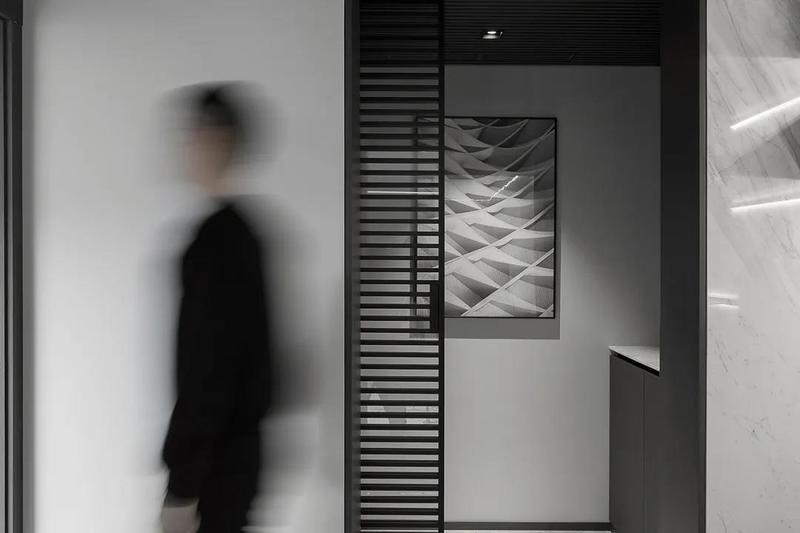 深圳鹽田極簡風(fēng)格家庭住宅裝修設(shè)計走廊掛畫