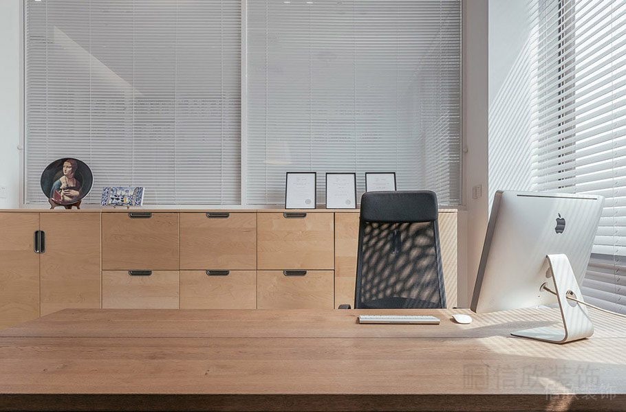 深圳白色的辦公室裝修設(shè)計(jì)10