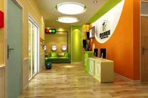 木質地板教育培訓藝術中心機構裝修吸頂燈金屬環(huán)形設計