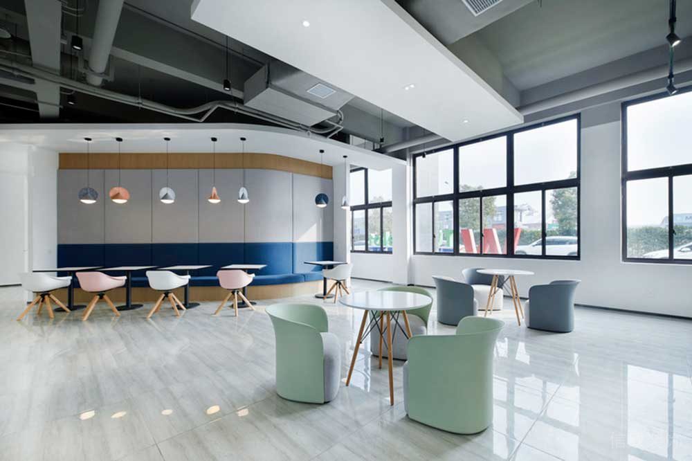 寶安區(qū)朗峻廣場(chǎng)現(xiàn)代簡(jiǎn)約風(fēng)格辦公室裝修設(shè)計(jì)休閑廳