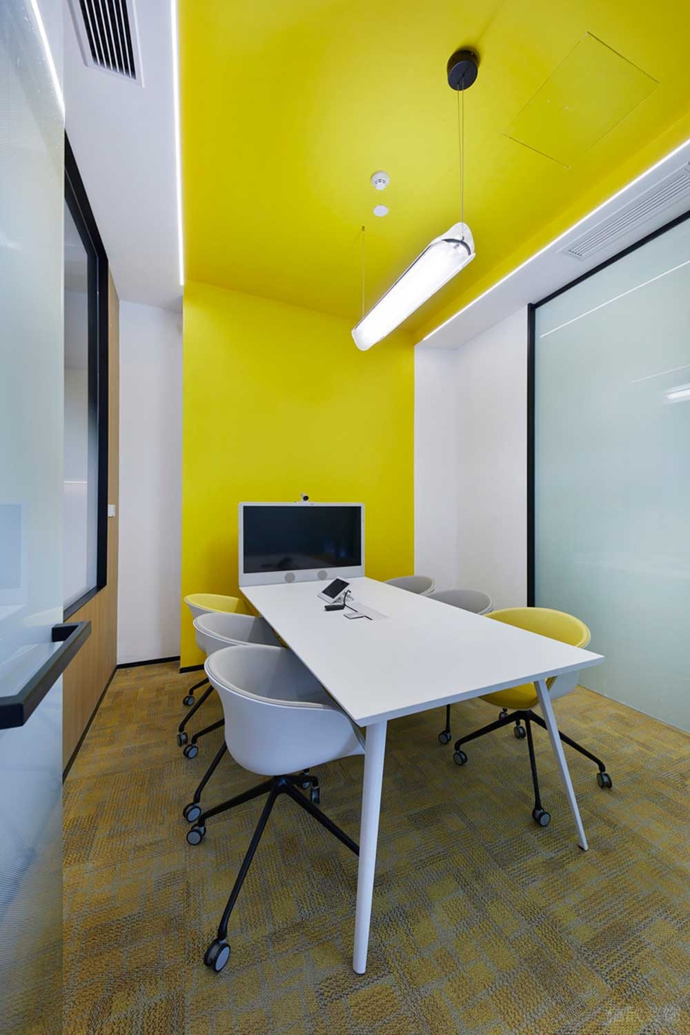 深圳南山區(qū)酷派大廈現(xiàn)代風格辦公室裝修洽談室 深圳南山區(qū)酷派大廈現(xiàn)代風格辦公室裝修洽談室