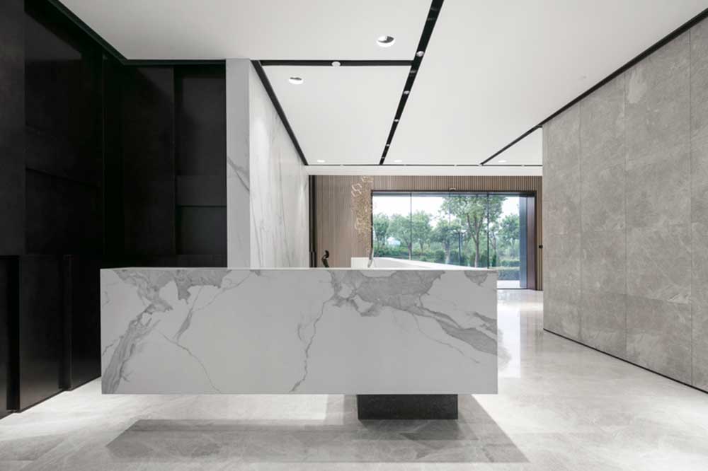 大鵬新區(qū)鑫園廣場現(xiàn)代風格辦公室裝修大堂前臺 大鵬新區(qū)鑫園廣場現(xiàn)代風格辦公室裝修大堂前臺