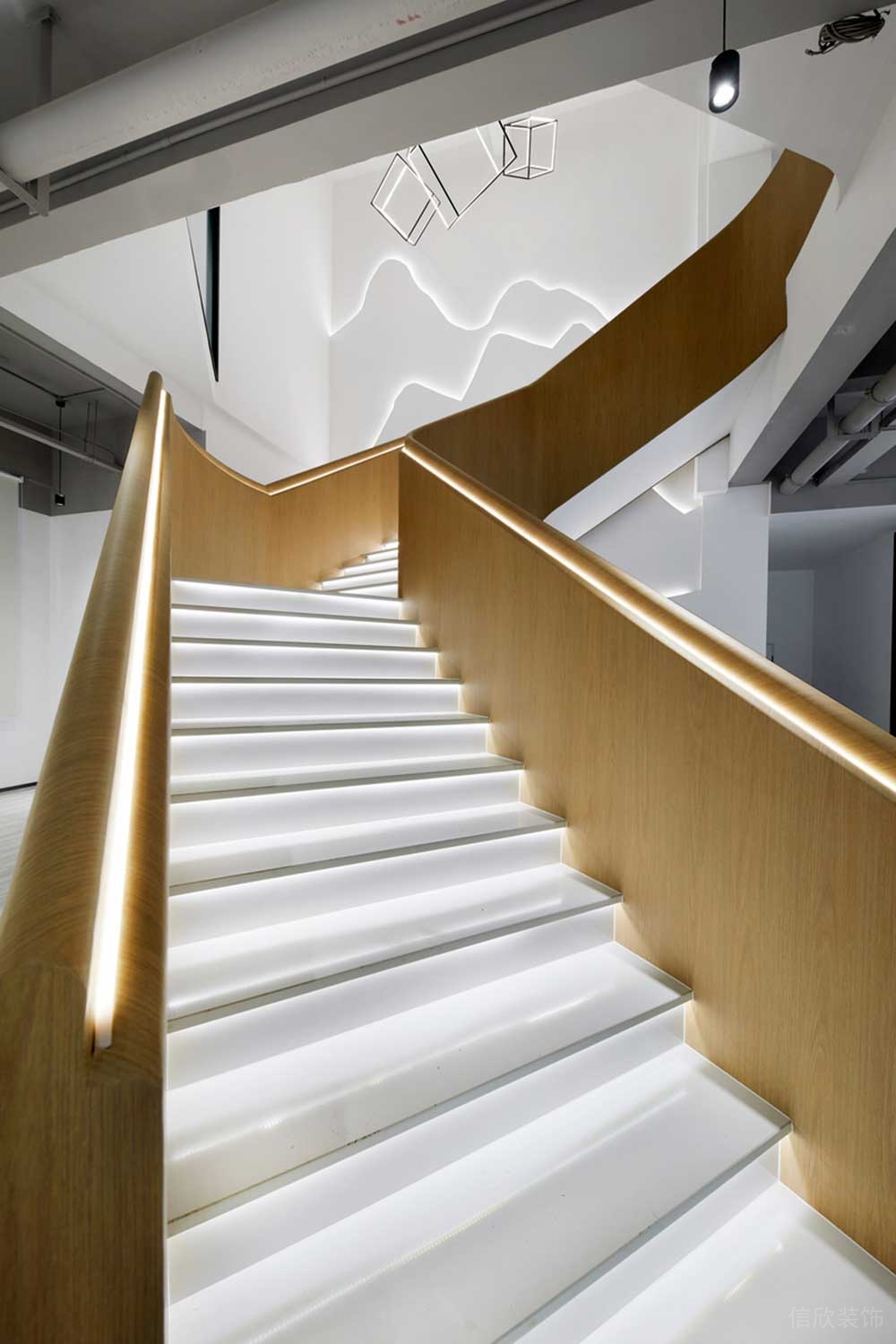 寶安區(qū)朗峻廣場(chǎng)現(xiàn)代簡(jiǎn)約風(fēng)格辦公室裝修設(shè)計(jì)視覺感官