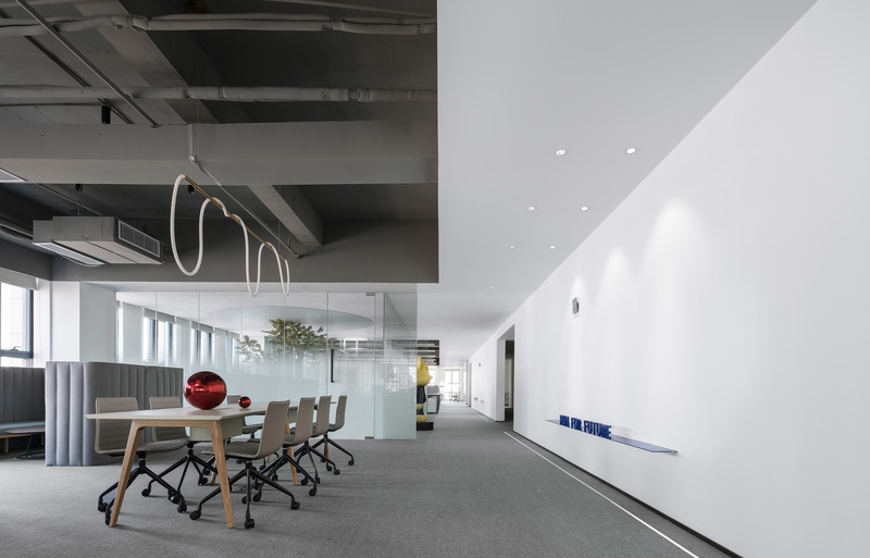 龍崗區(qū)啟迪協(xié)信深圳科技園簡(jiǎn)約風(fēng)格辦公室裝修開放式會(huì)議區(qū)