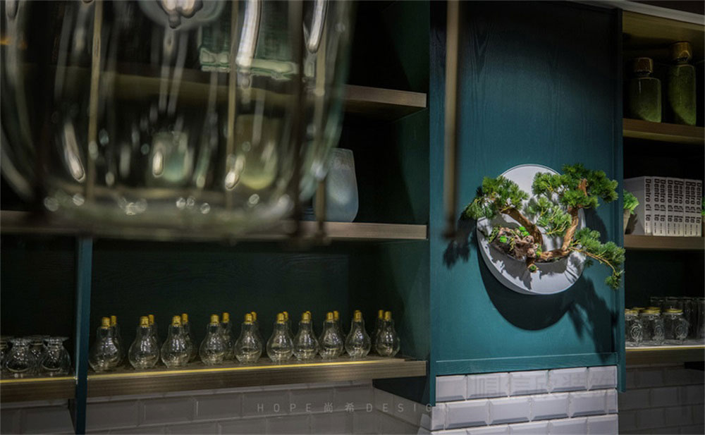 深圳鹽田混搭風(fēng)美食廣場裝修設(shè)計綠植裝飾