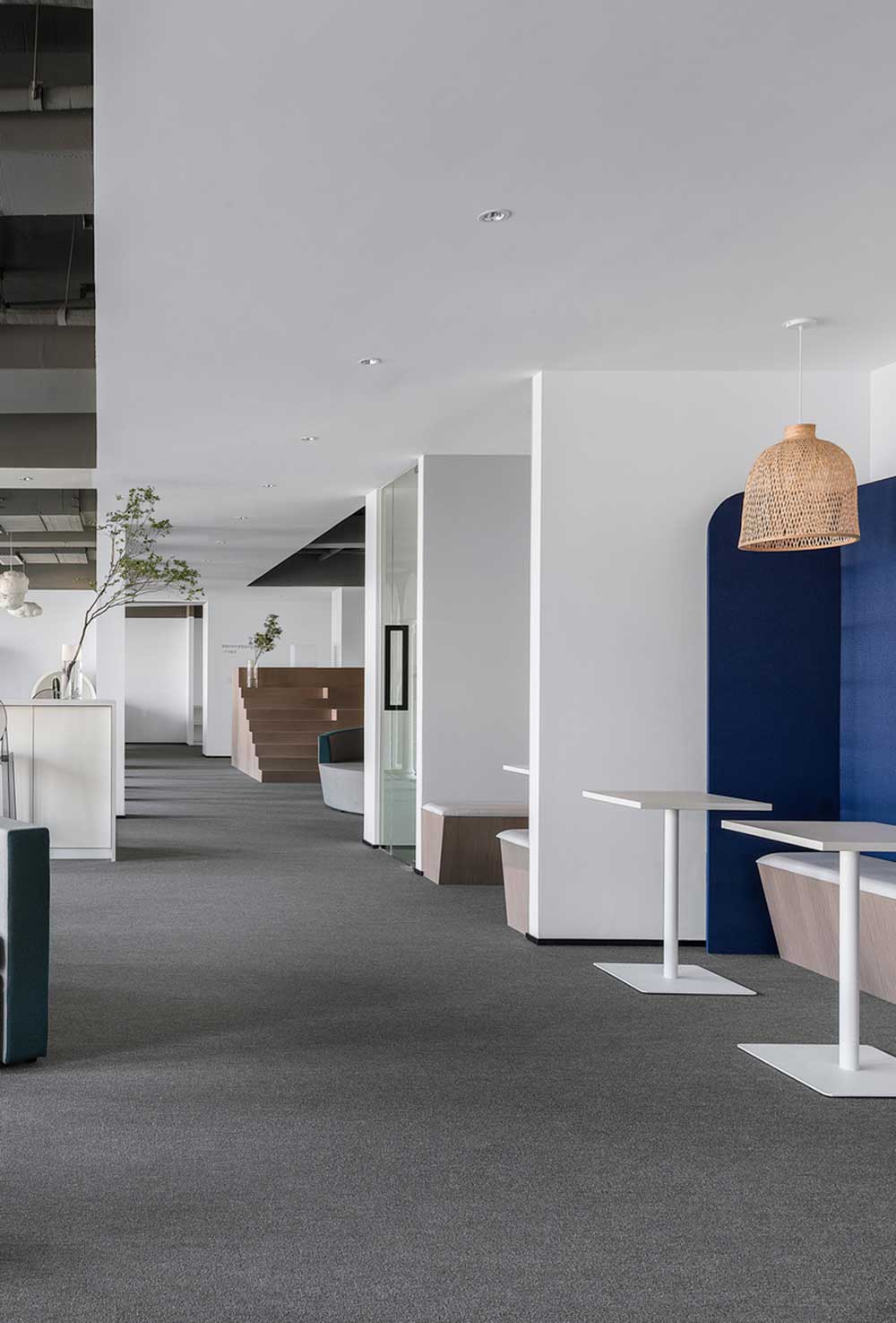 龍崗區(qū)啟迪協(xié)信深圳科技園簡(jiǎn)約風(fēng)格辦公室裝修過道