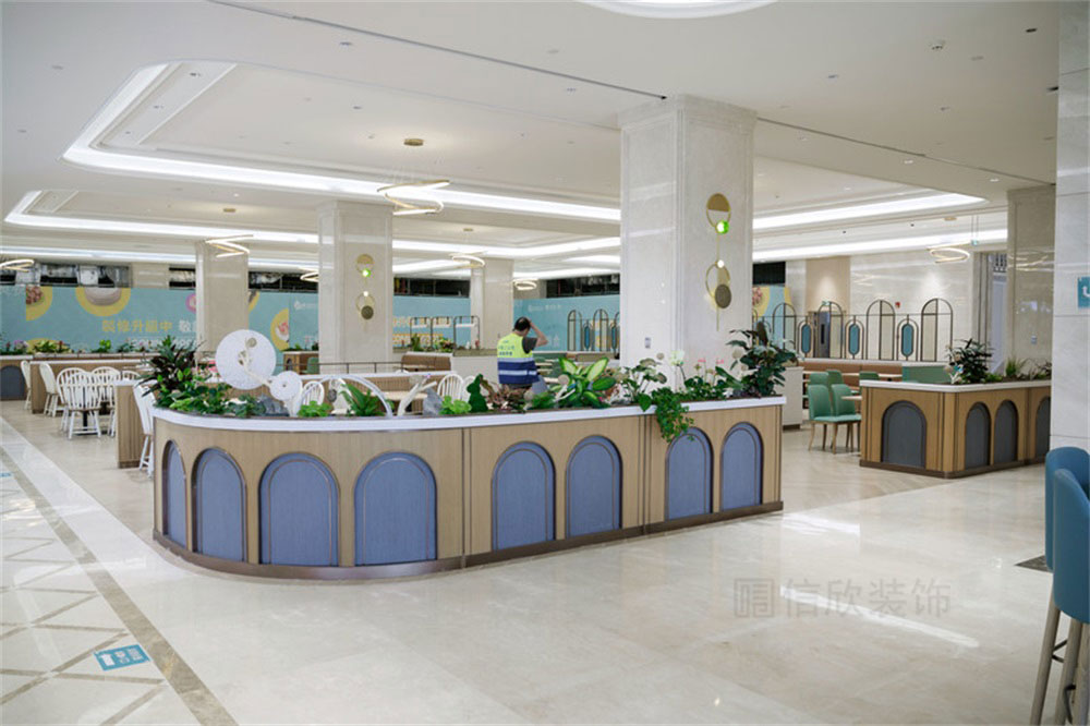 深圳龍華公司輕奢風員工餐廳裝修設(shè)計地面鋪貼