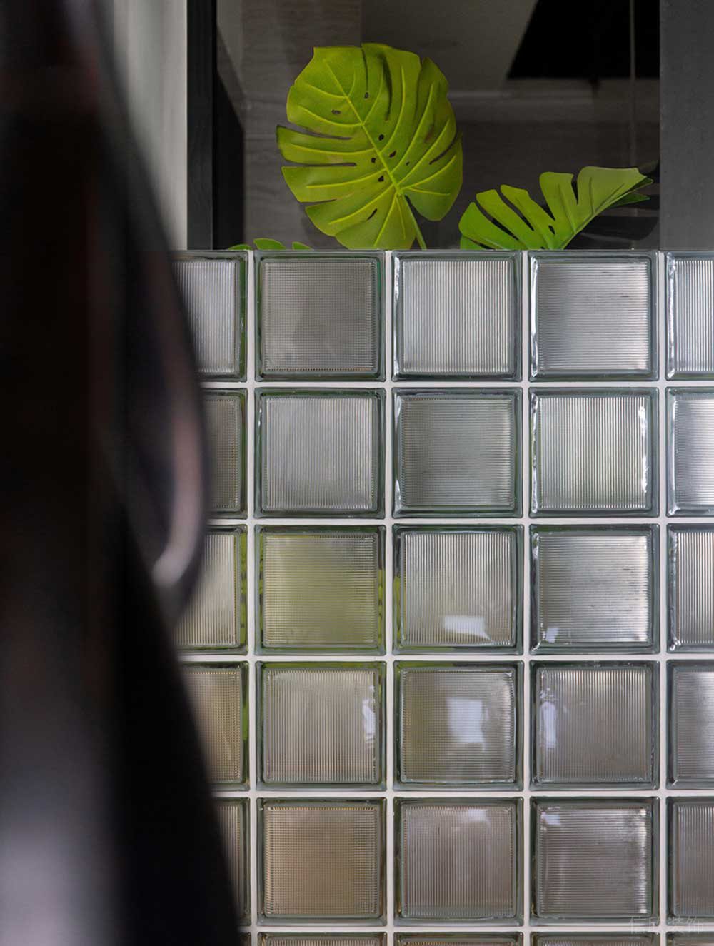 深圳寶安萬科星宸大廈簡約風(fēng)格辦公室裝修綠植裝飾