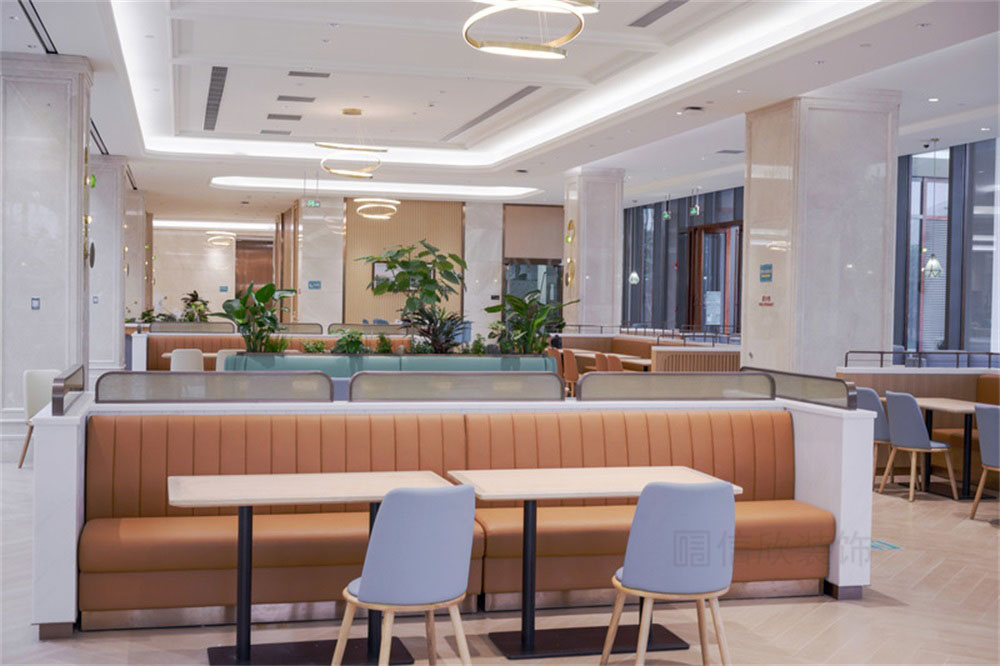 深圳龍華公司輕奢風員工餐廳裝修設(shè)計裝飾隔斷