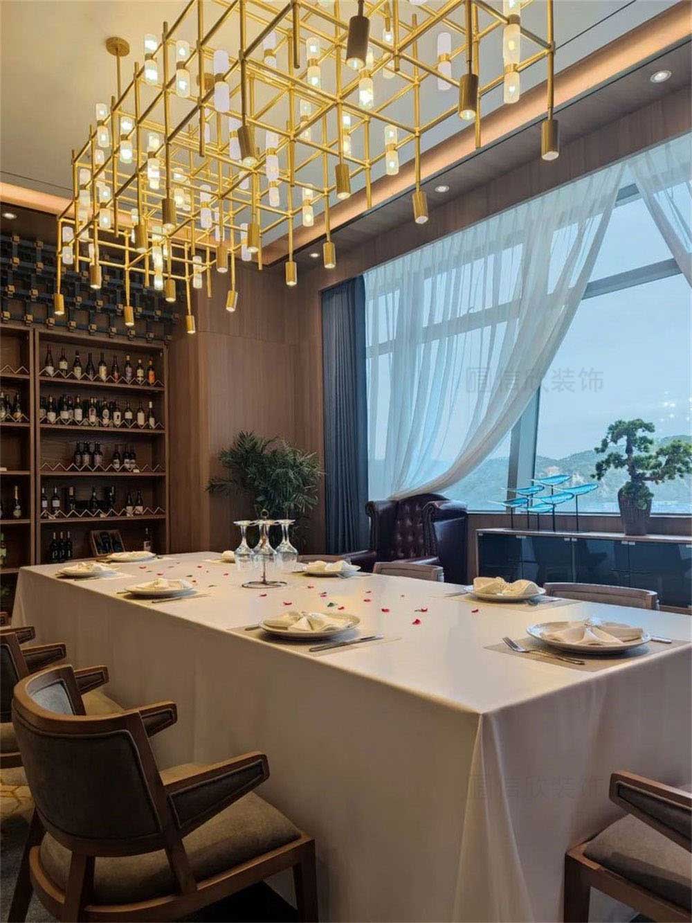 深圳龍崗藍調(diào)輕奢風(fēng)格酒吧裝修設(shè)計多功能包房用餐區(qū)