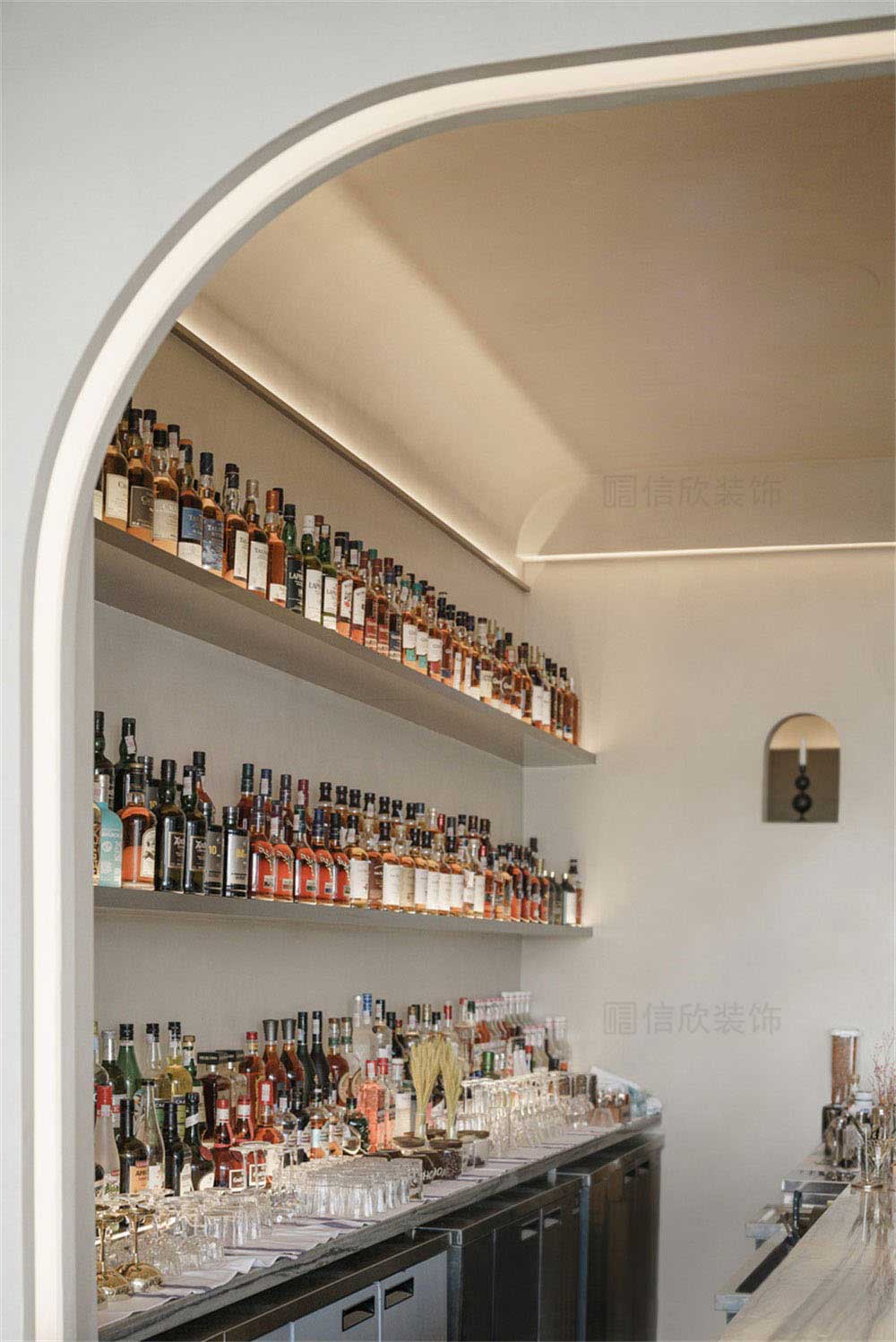 深圳寶安簡約風咖啡餐吧裝修設(shè)計酒柜