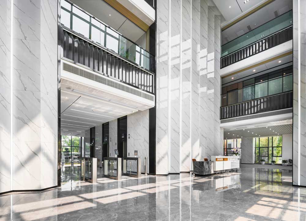 深圳羅湖區(qū)華潤大廈現(xiàn)代簡約風(fēng)格辦公室設(shè)計案例大堂前臺