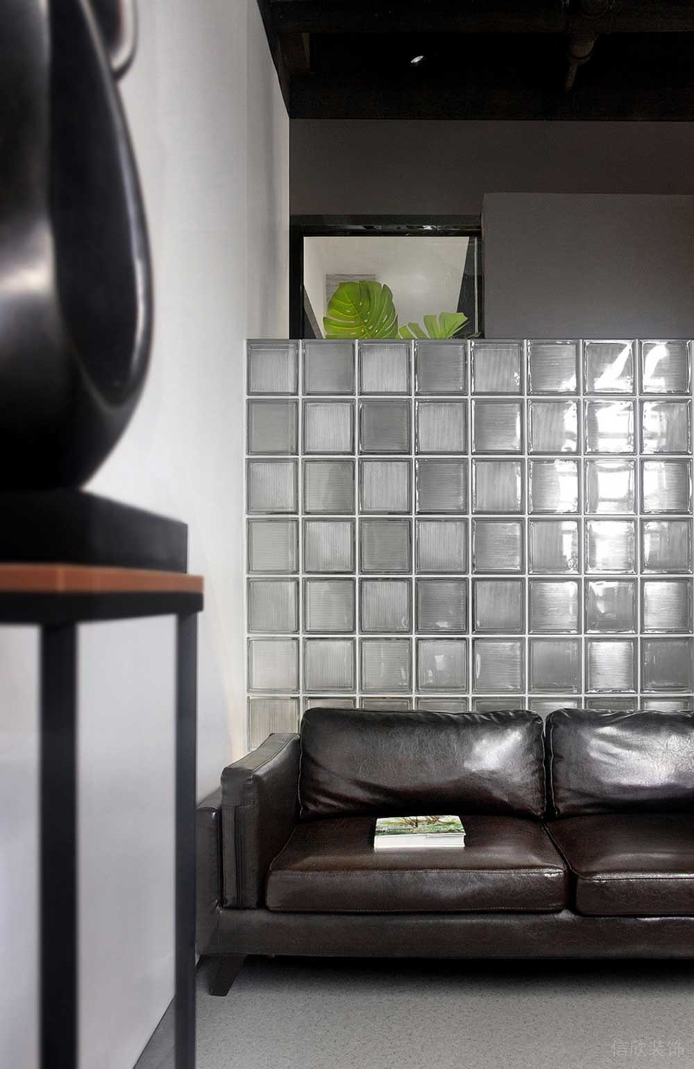 深圳寶安萬科星宸大廈簡約風格辦公室裝修沙發(fā)休閑區(qū)