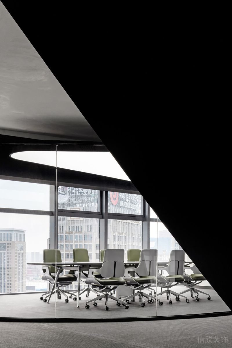 深圳福田卓越城現(xiàn)代風格辦公室裝修設計采光效果