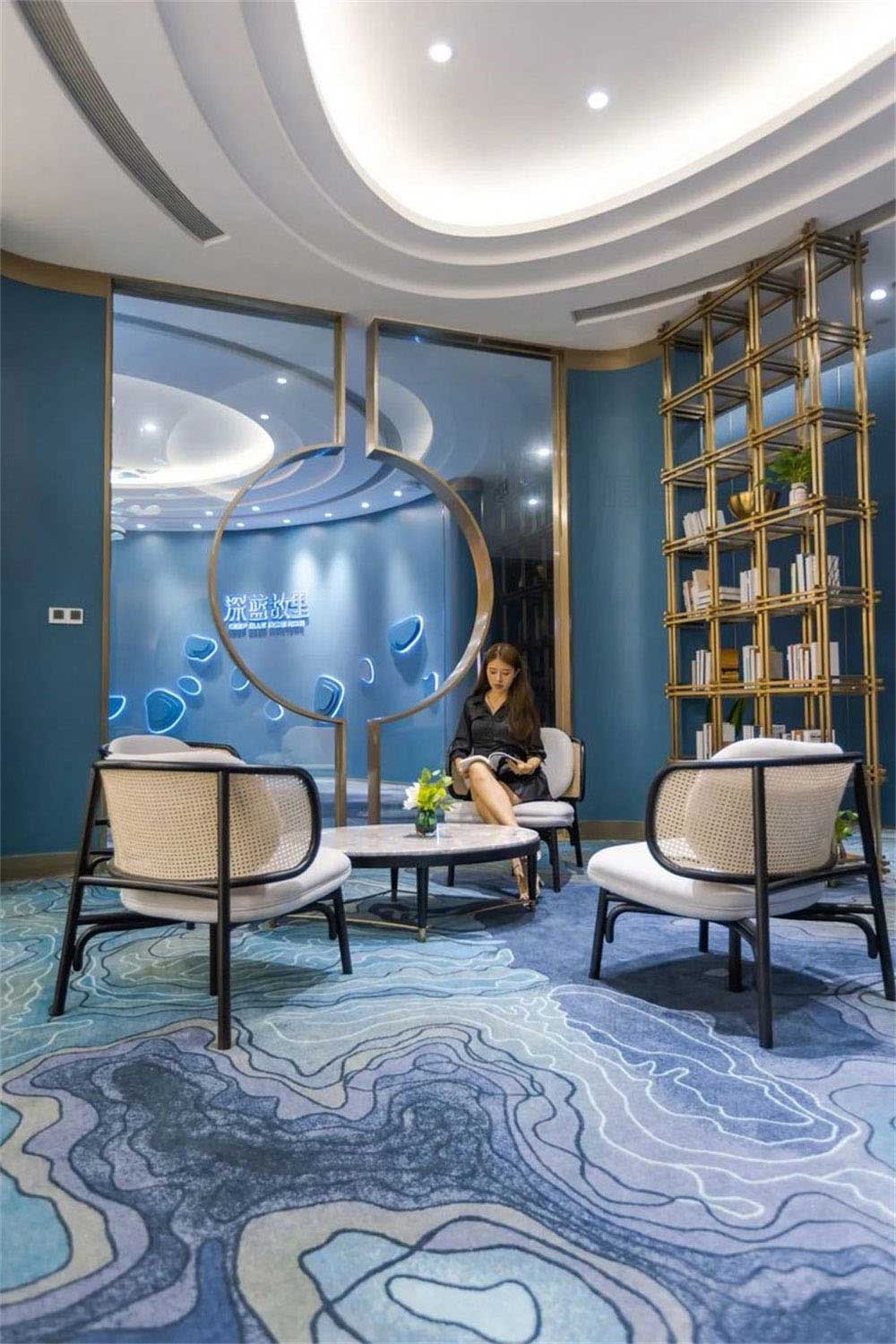 深圳龍崗藍調(diào)輕奢風(fēng)格酒吧裝修設(shè)計天花