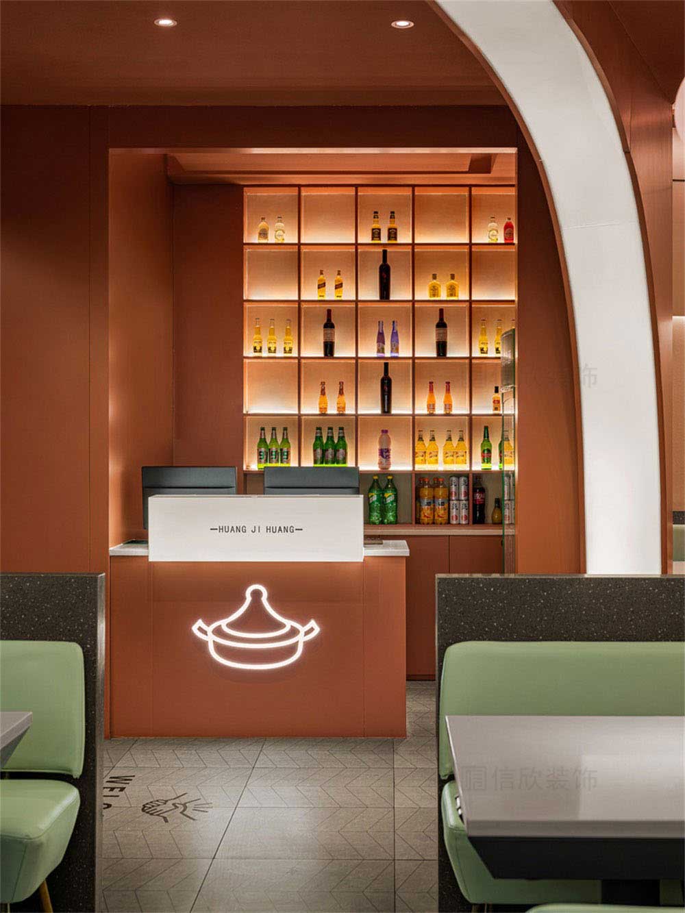 龍崗黃記煌現(xiàn)代風(fēng)格餐飲連鎖店裝修設(shè)計(jì)前臺(tái)服務(wù)區(qū)