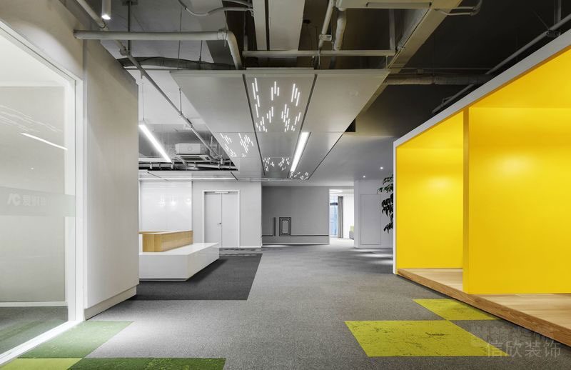 北歐工業(yè)風(fēng)辦公室場(chǎng)景裝修圖