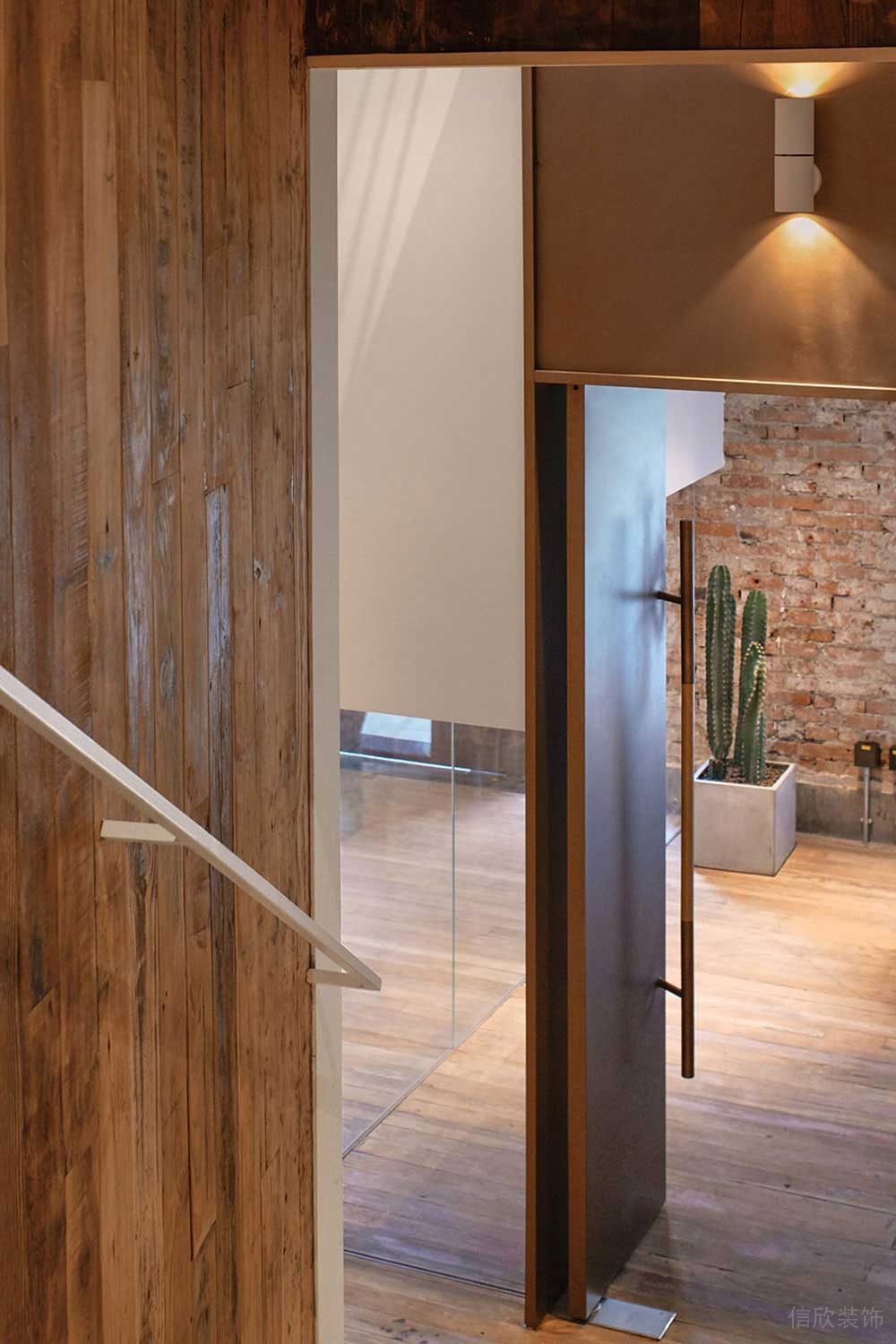 北歐工業(yè)風(fēng)商務(wù)辦公場(chǎng)所樓梯入口空間裝修圖