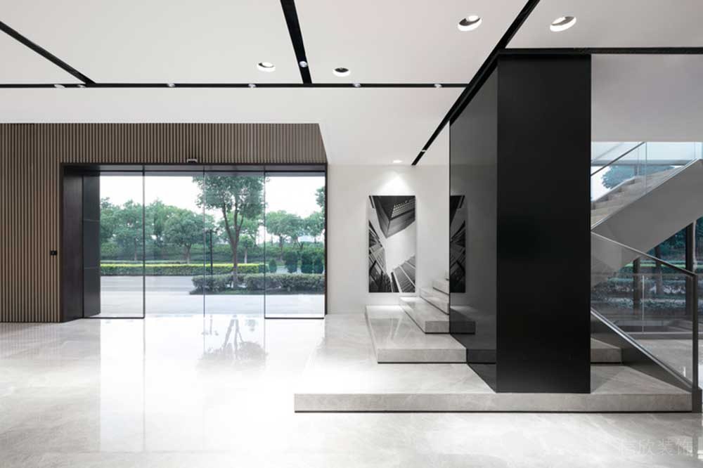 智能平推門辦公室階梯區(qū)休息區(qū)黑色光面墻體隔斷