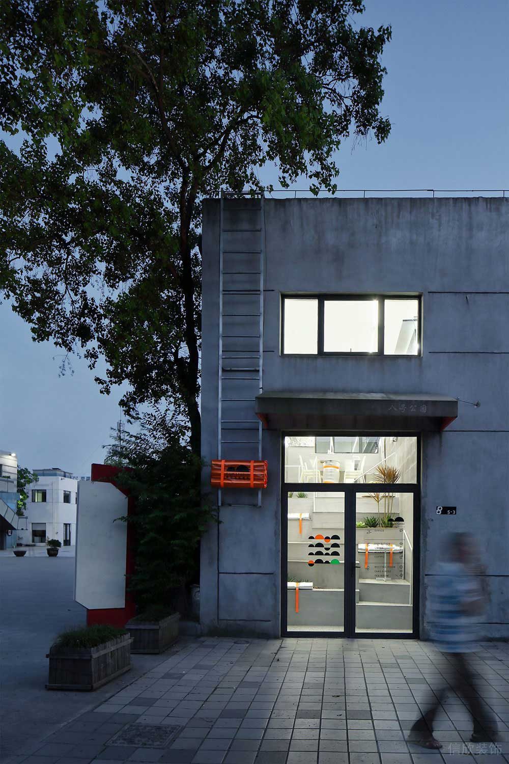 工業(yè)風辦公空間外立面設(shè)計實景圖