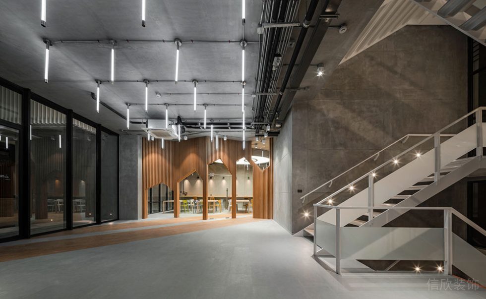 工業(yè)風辦公室門廊樓梯空間裝修圖