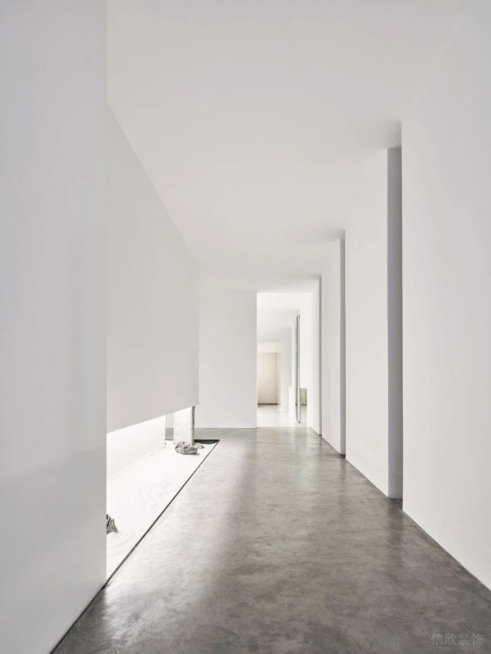 極簡風(fēng)格辦公空間過道設(shè)計裝修圖