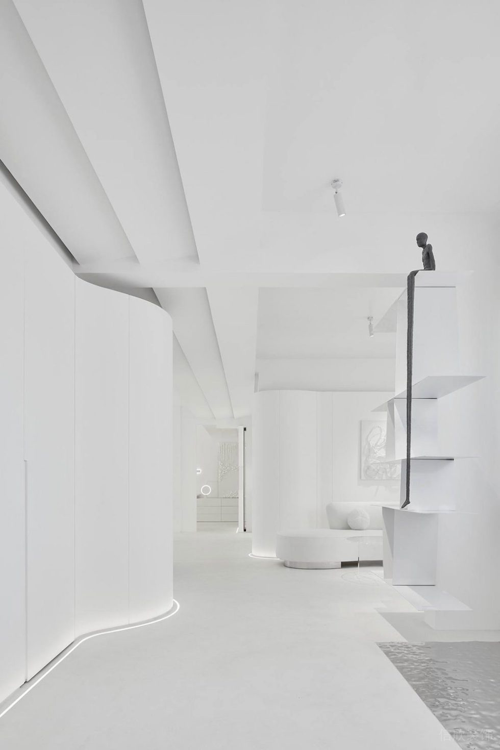 極簡風(fēng)格辦公空間過廊休息區(qū)裝修圖