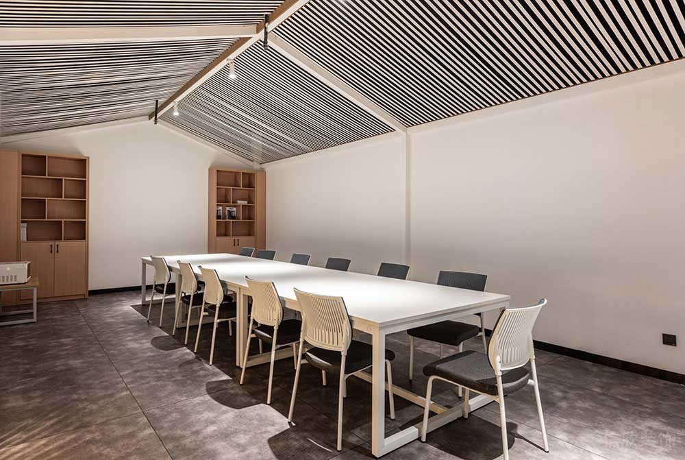 簡約風格辦公空間商務(wù)會議室設(shè)計案例裝修圖