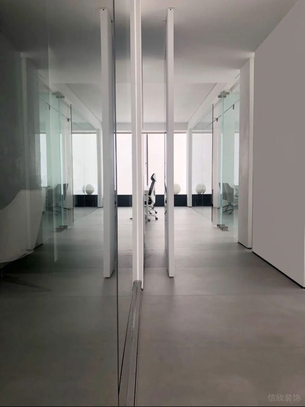 簡(jiǎn)約風(fēng)格商務(wù)辦公空間過(guò)道裝修圖