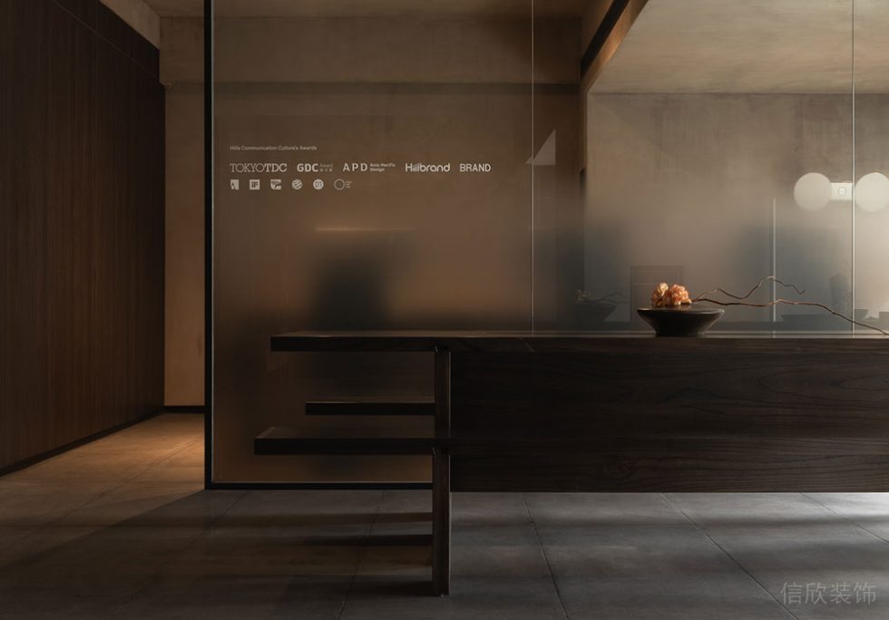 簡約風(fēng)格商務(wù)辦公室前廳入口裝修圖