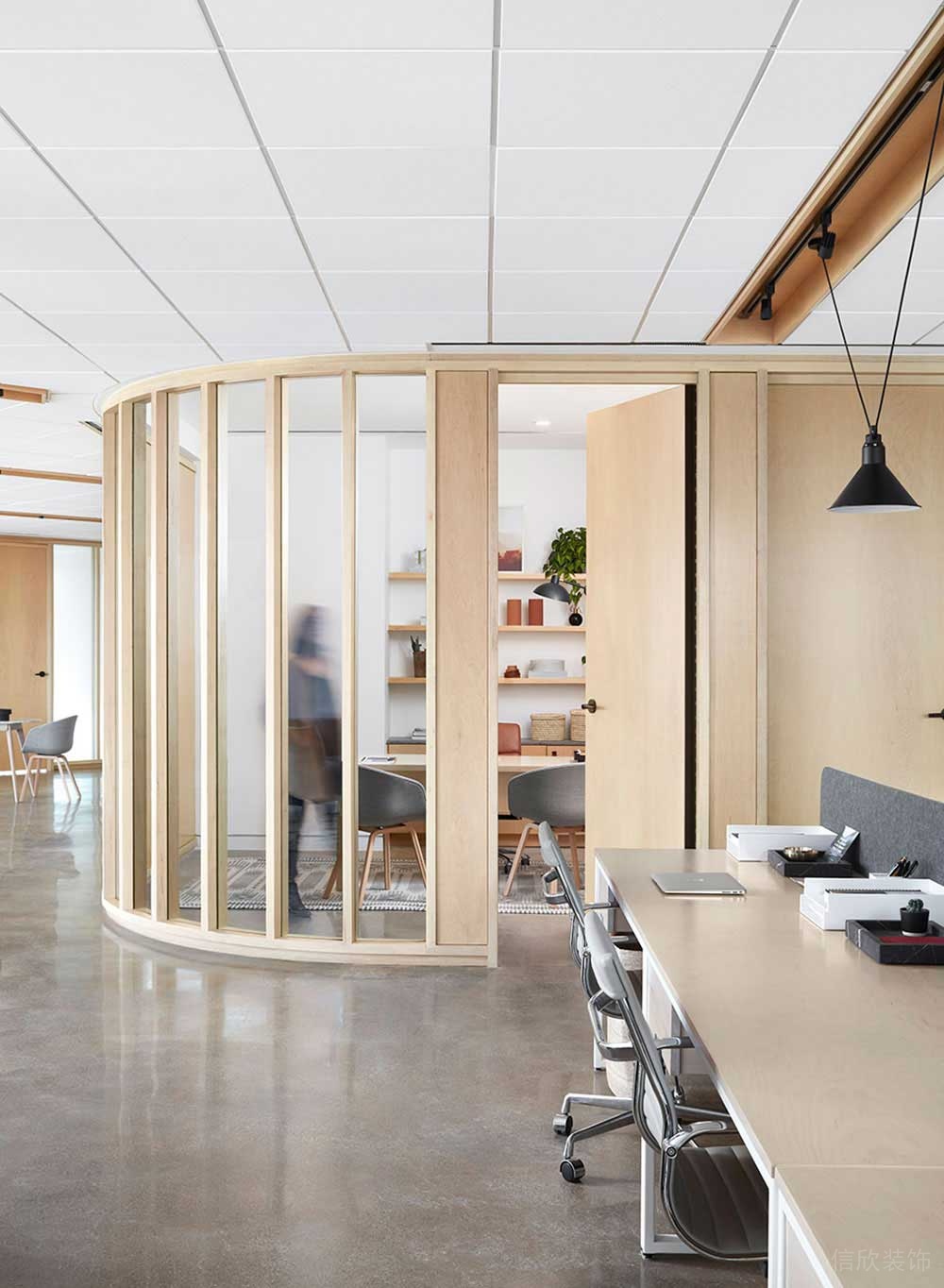 現(xiàn)代北歐風商務辦公場所公共辦公空間裝修圖