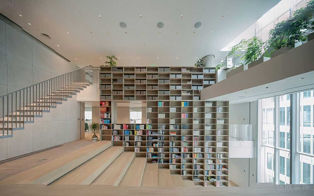 現(xiàn)代北歐風(fēng)商務(wù)辦公室階梯式休閑閱覽廳設(shè)計裝修圖