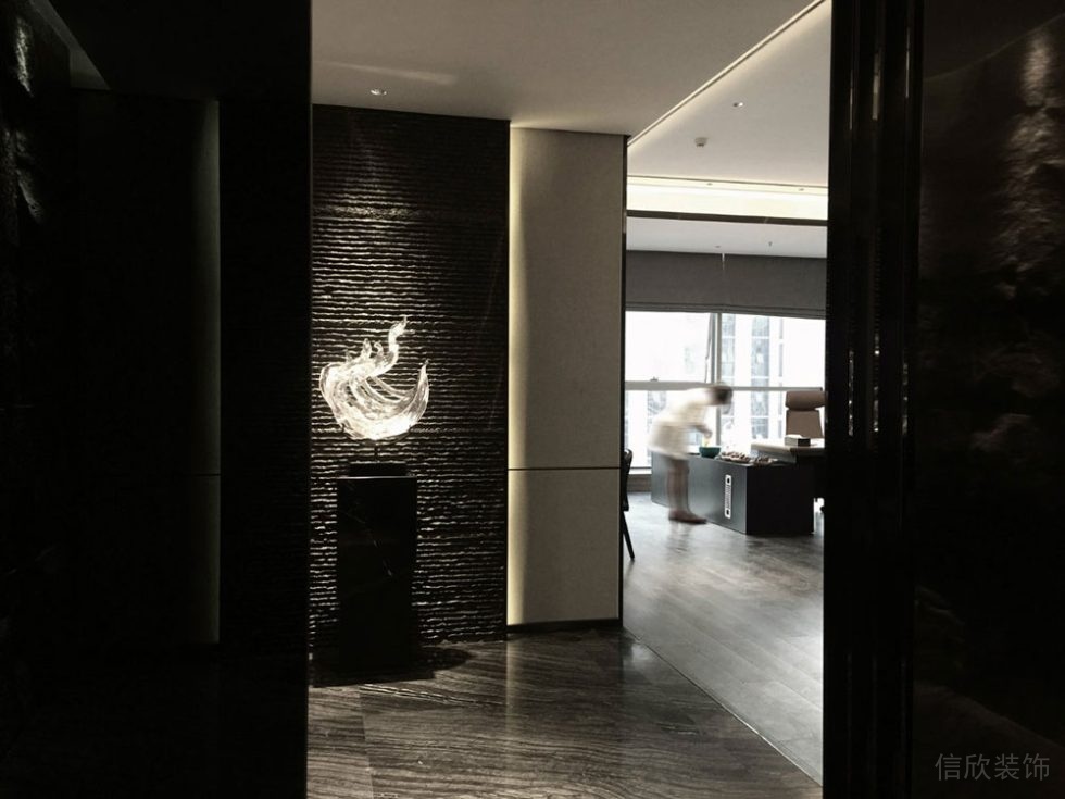 現(xiàn)代風(fēng)格辦公場(chǎng)所案例董事長(zhǎng)辦公室玄關(guān)裝修圖
