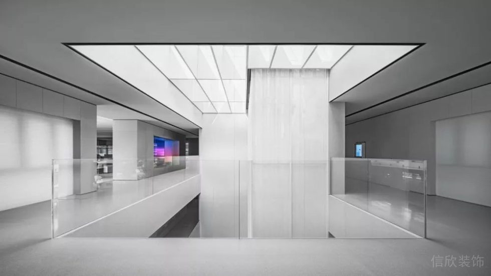 現(xiàn)代風格辦公空間連廊裝修圖