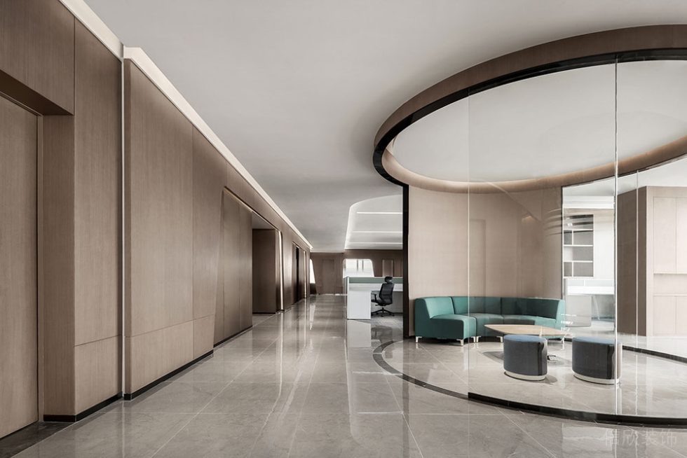 現(xiàn)代風(fēng)格辦公室玻璃洽談室設(shè)計(jì)裝修圖