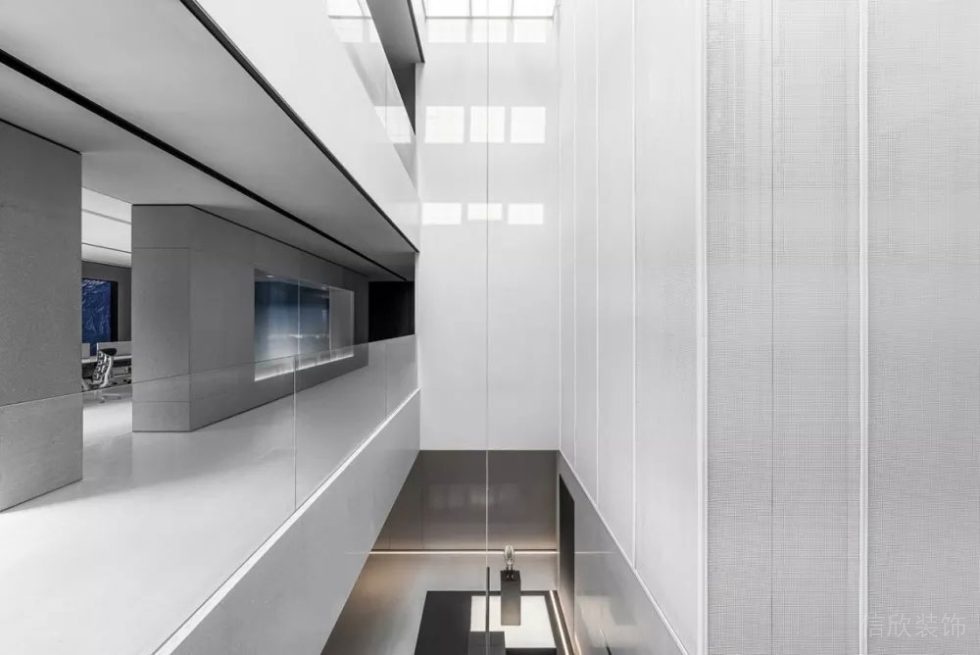 現(xiàn)代風格辦公室過廊案例設(shè)計裝修圖