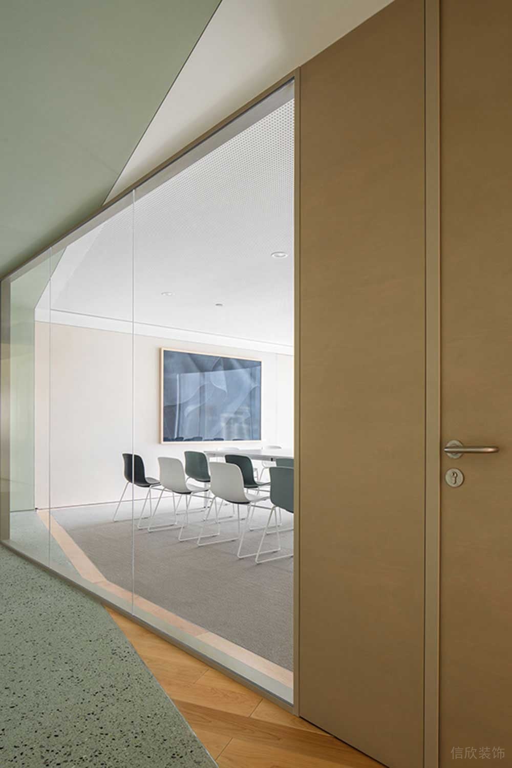 現(xiàn)代風(fēng)格辦公室工作洽談會議室裝修圖