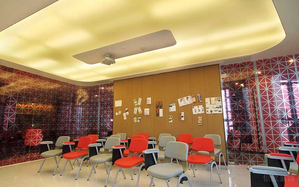 現(xiàn)代風格公共辦公室培訓室裝修圖