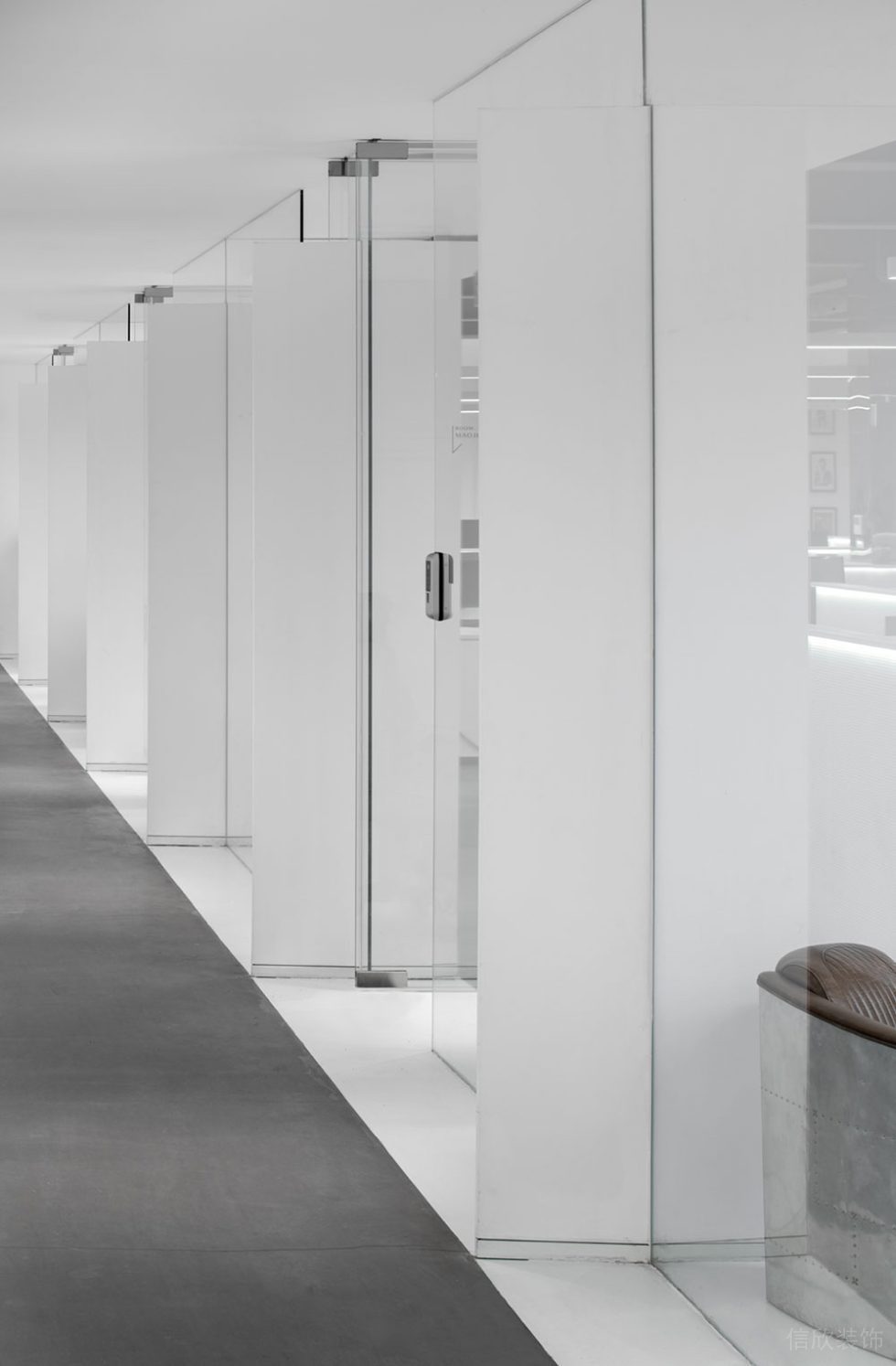 現(xiàn)代風格公共辦公室走廊空間裝修圖