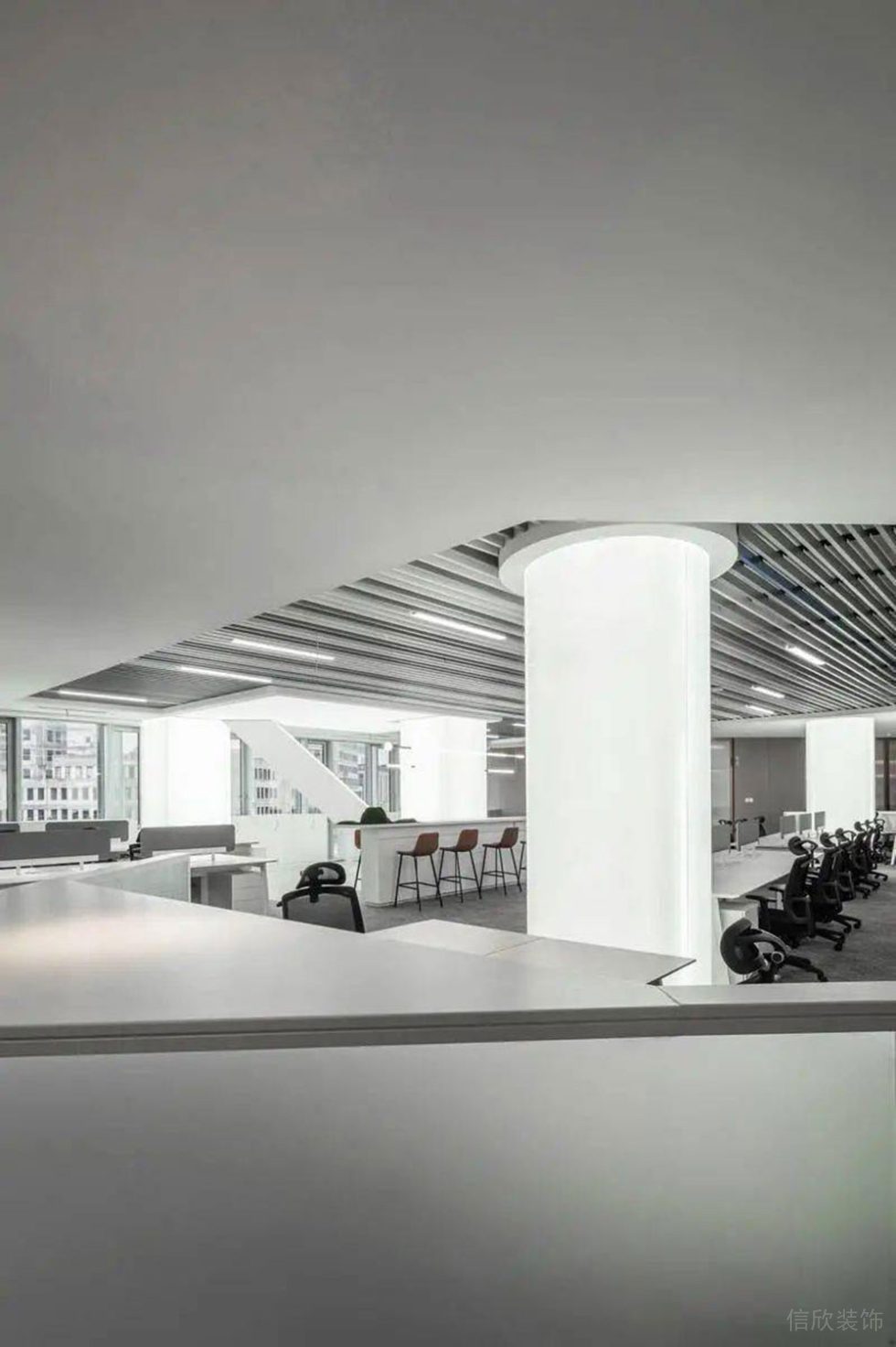 現(xiàn)代風(fēng)格商務(wù)辦公場所辦公區(qū)案例裝修圖