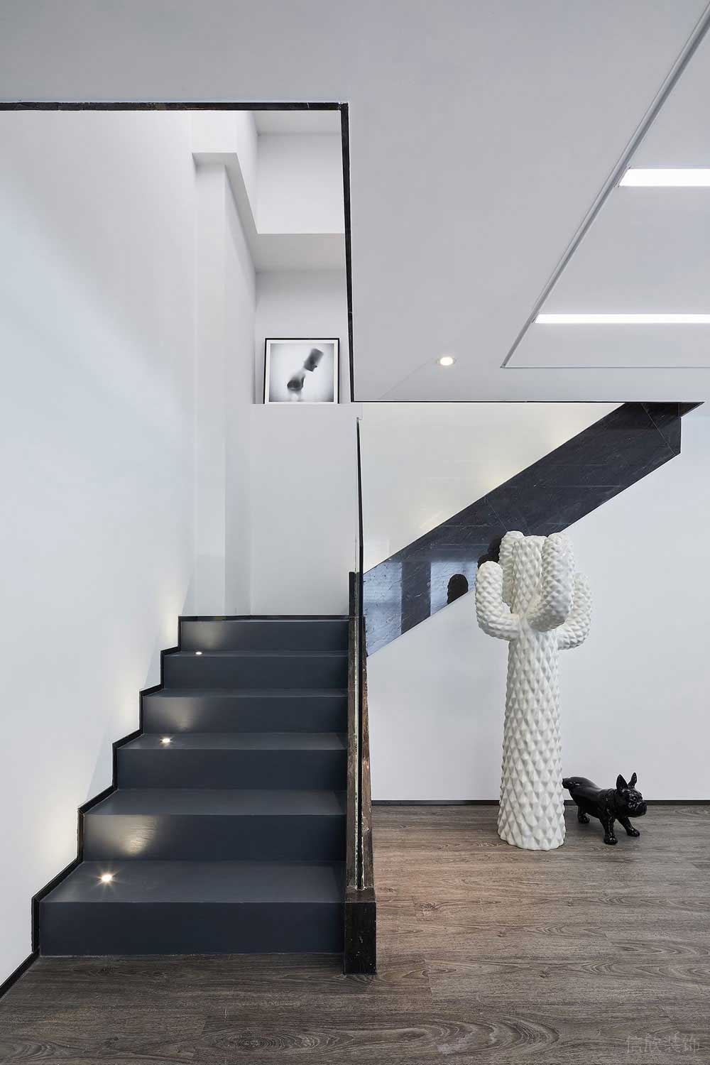 現(xiàn)代風格商務辦公場所樓梯空間裝修圖