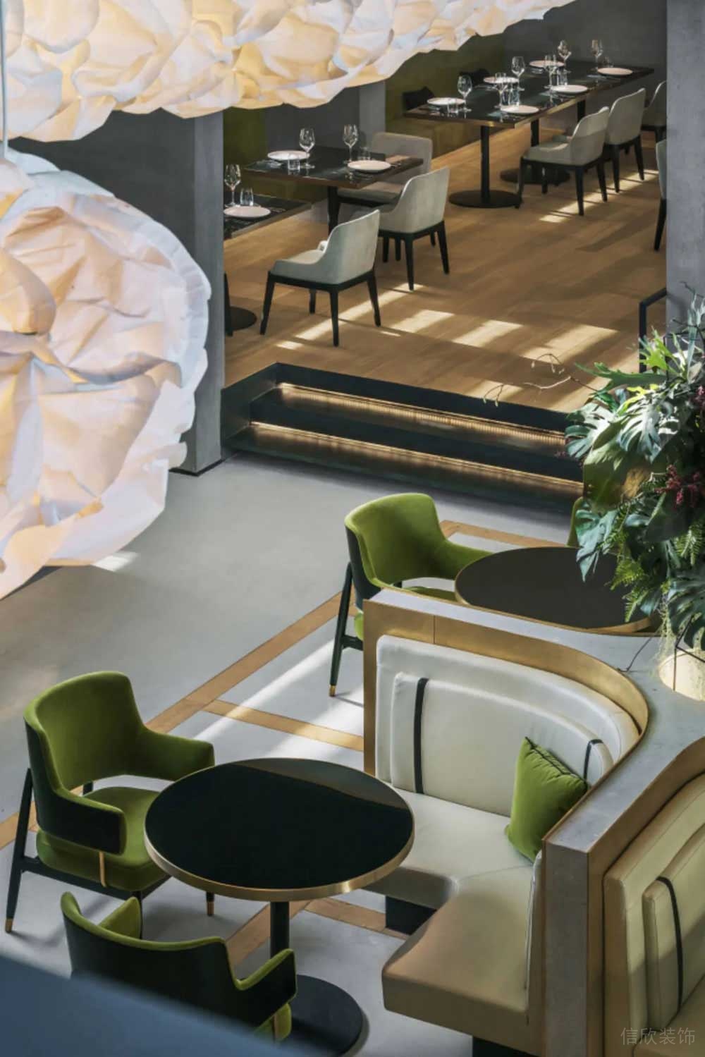 現(xiàn)代風(fēng)格商務(wù)辦公場所員工休息用餐區(qū)裝修圖