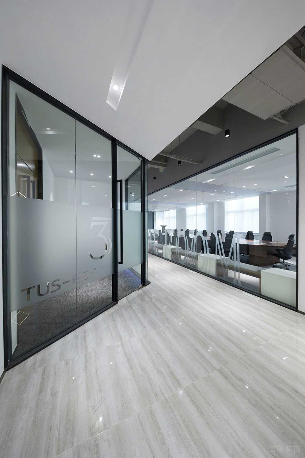 現(xiàn)代風(fēng)格商務(wù)辦公空間走廊設(shè)計(jì)裝修圖