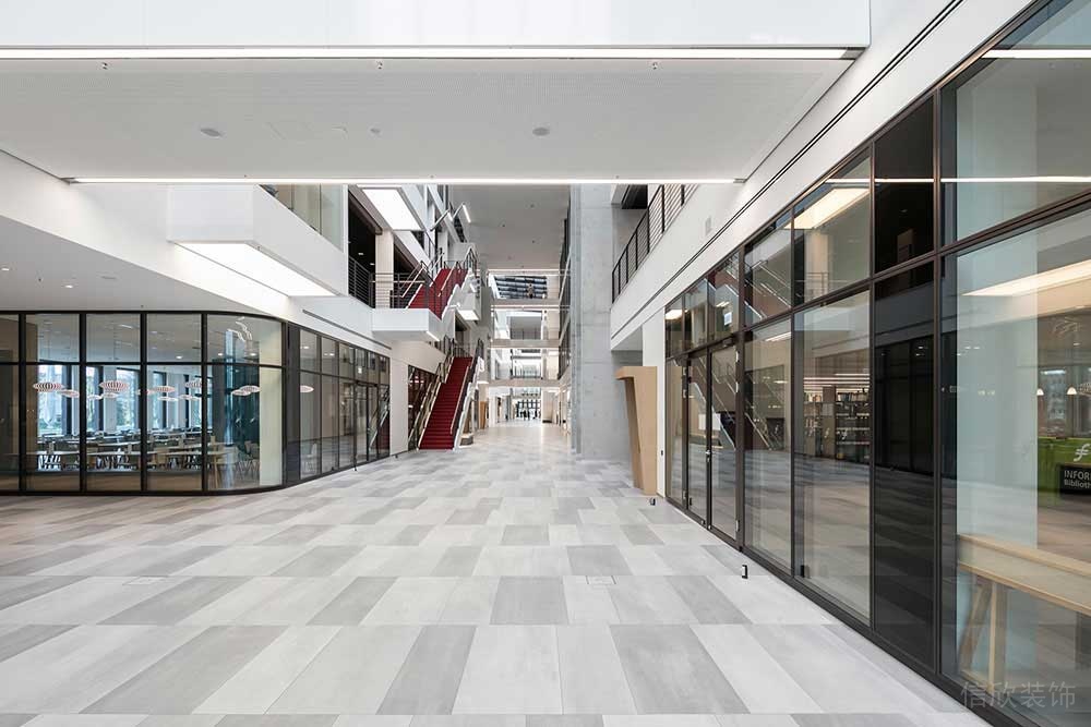 現(xiàn)代風格商務辦公空間中庭區(qū)裝修圖