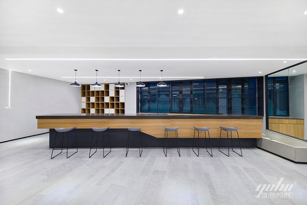 現(xiàn)代風格商務辦公室吧臺休閑區(qū)設計裝修圖